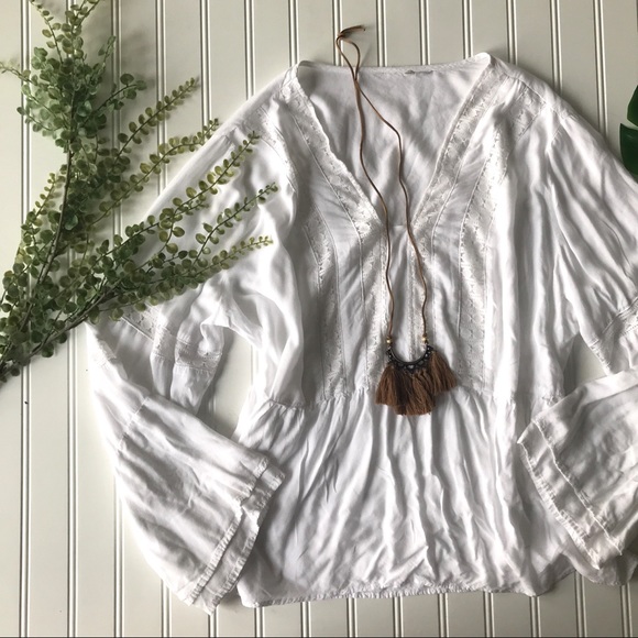 Tops - White flowy boho peplum bellsleeve Blouse